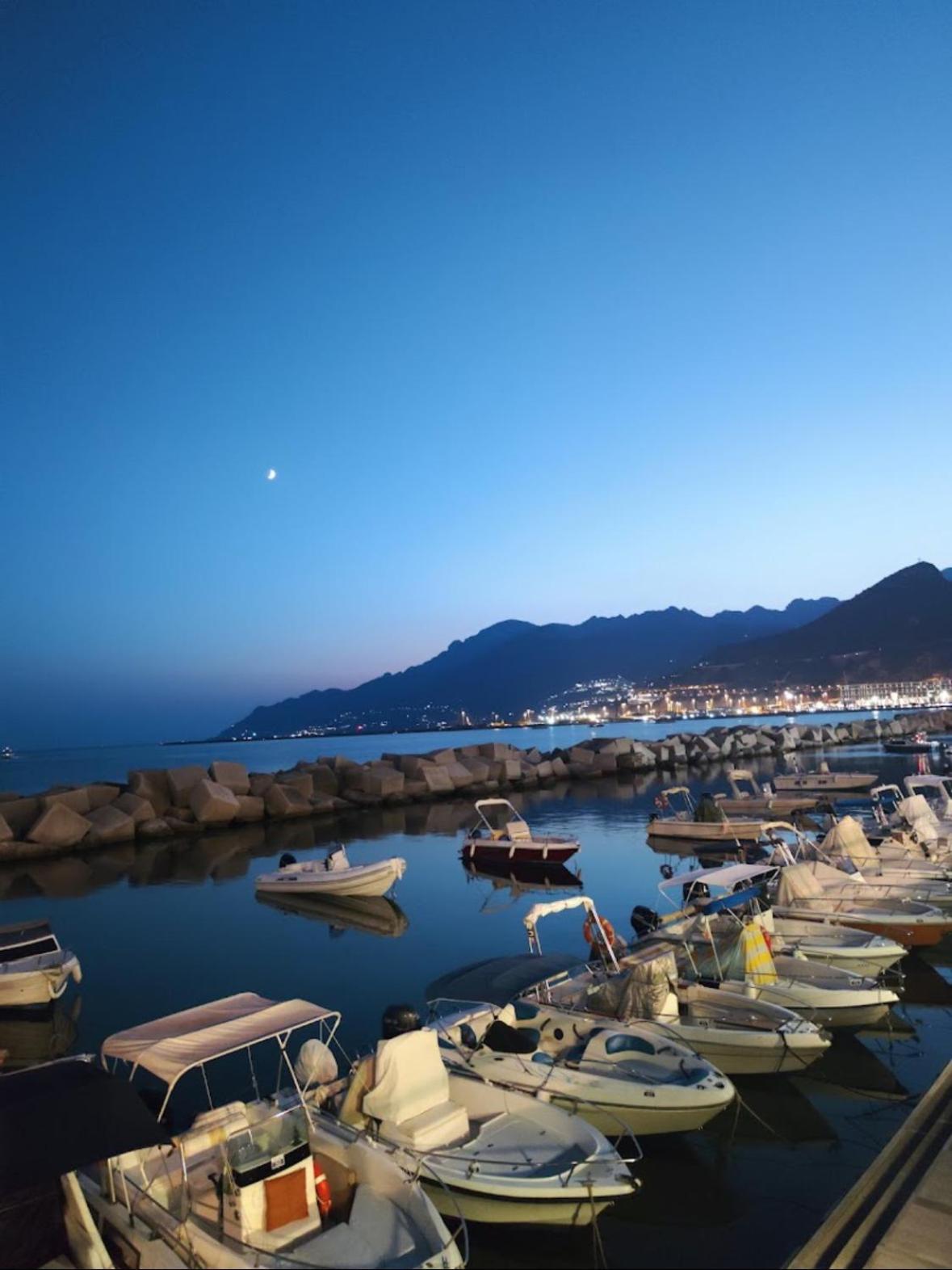 Salerno Mare E Luci Lejlighed Eksteriør billede